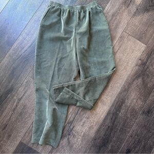Alfred Dunner size 14  pull on green corduroy stretch pant soft comfy office